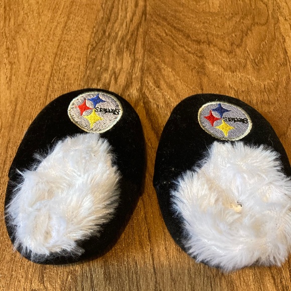 Bundle of infant mixed name brand shoes and slippers! - Picture 7 of 16